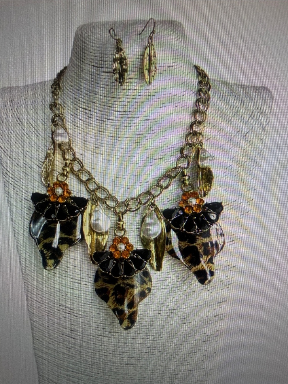 Gold-Tone Leopard Shell Statement Necklace with Earrings